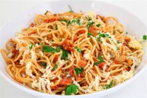 Spaghete-milaneze-cu-sunca-si-ciuperci-Gateste-Delicios